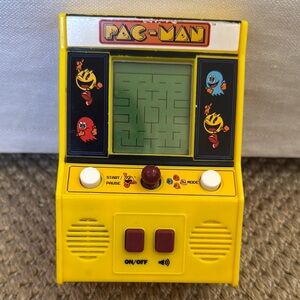 Vintage (1970's) PAC-MAN Bandai
Hand-Held Yellow Video Game - Works. Nostalgic